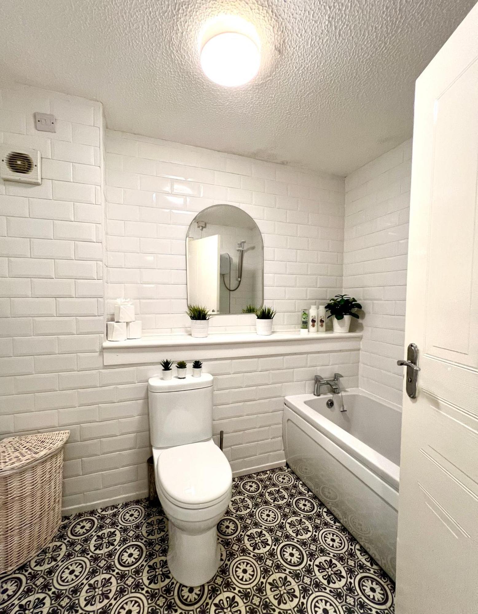 Spacious 2 Bed-Flat In Glasgow City - Free Parking Kültér fotó