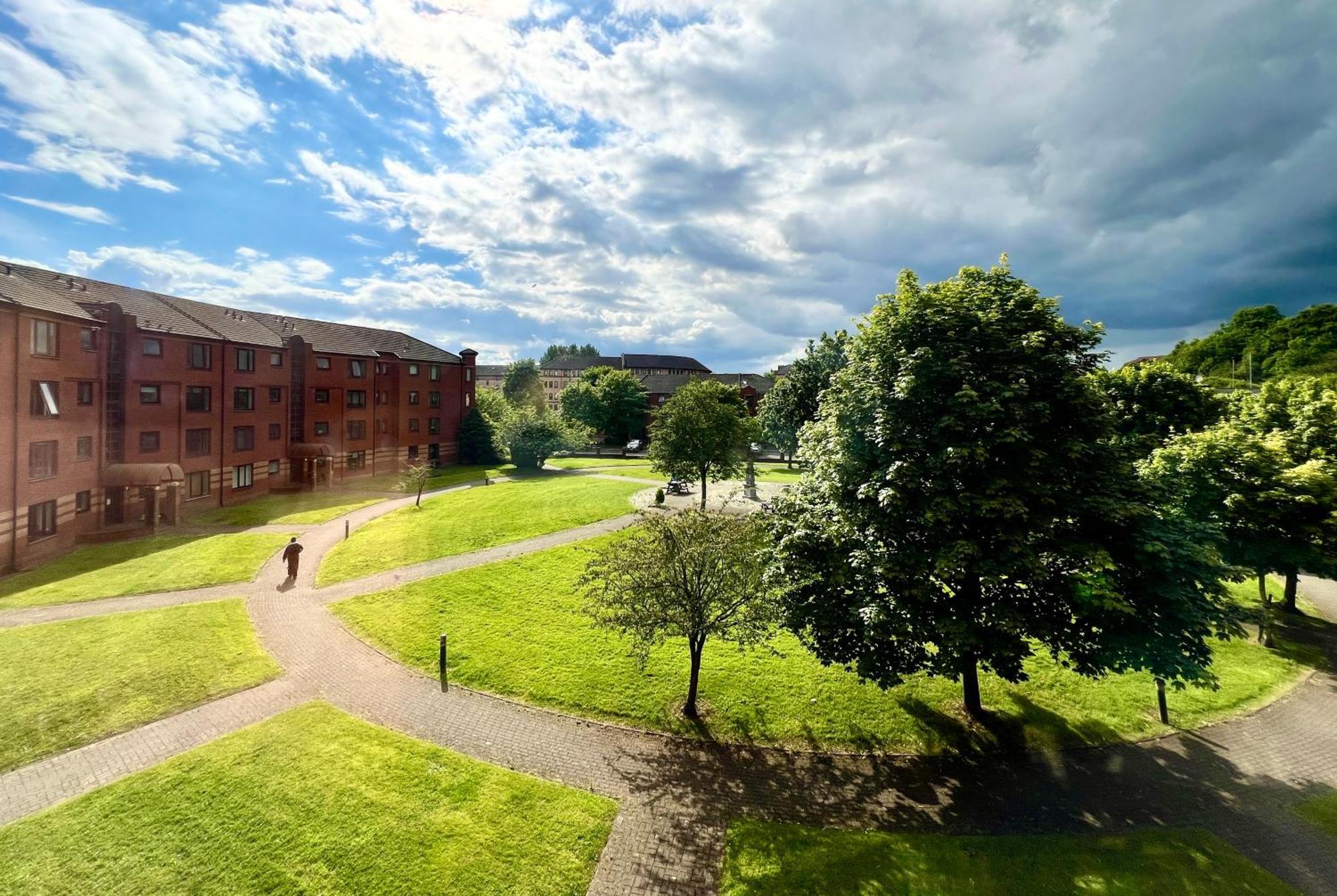 Spacious 2 Bed-Flat In Glasgow City - Free Parking Kültér fotó